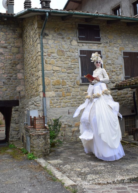 Reading trampoliera